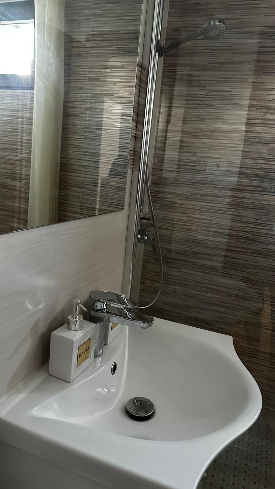 Sofiart Apartment Bucharest Luaran gambar